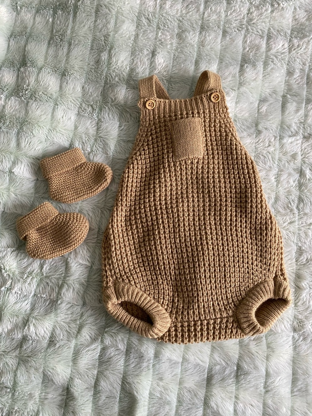 So ‘Dorable Brown Knit Baby Romper with Matching Booties — NWOT, Tan/Brown, 0-6m